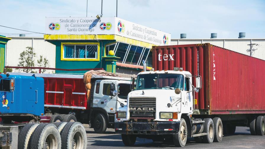 Prohiben circulación de camiones de tres colas 