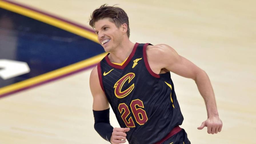 El escolta blanco Kyle Korver imprimirá Black Lives Matter en su camiseta El escolta blanco Kyle Korver imprimirá Black Lives Matter en su camiseta