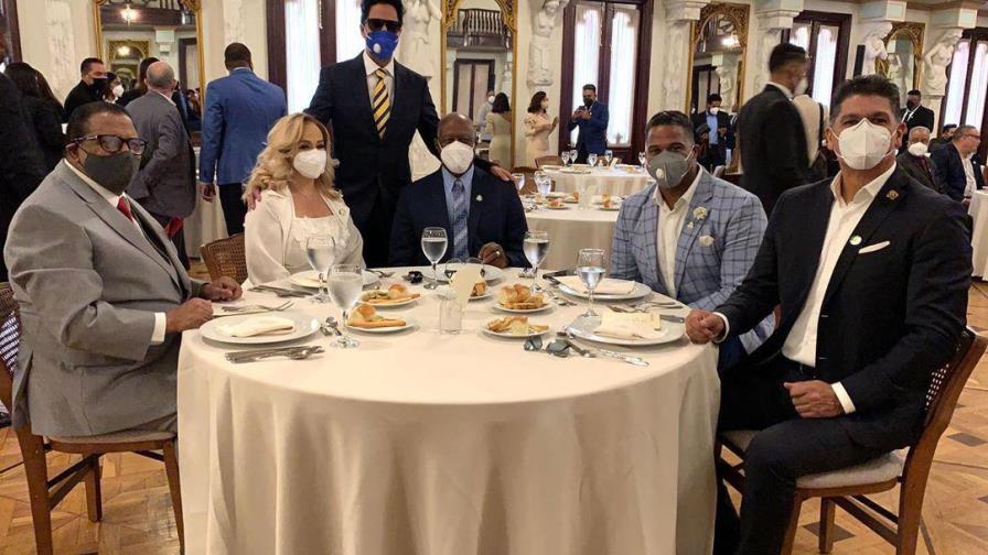 Así va el encuentro de Luis Abinader con cantantes dominicanos en el Palacio Nacional 