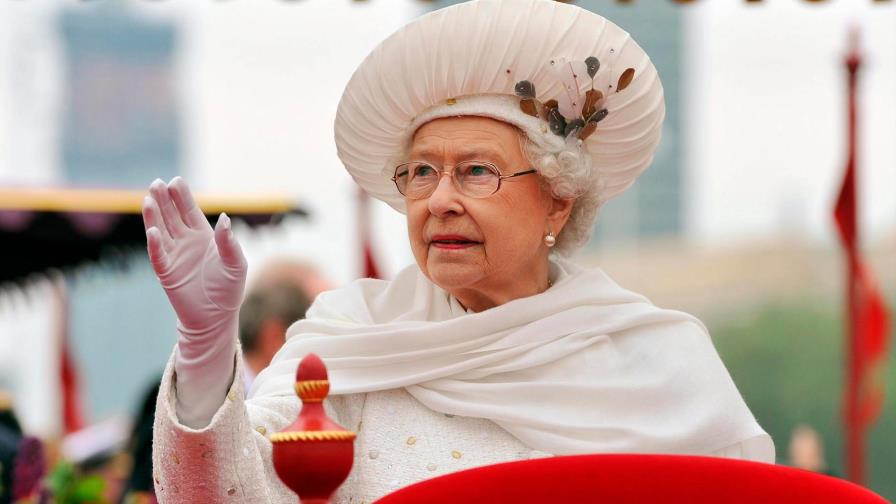 Isabel II permanecerá en Balmoral a pesar de un positivo por covid