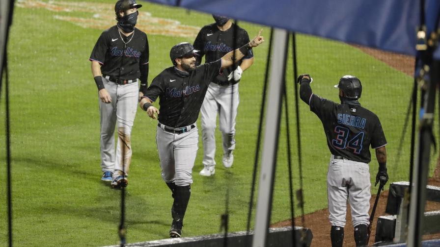 Marlins encadenan su 6to triunfo tras derrotar a Mets 4-3