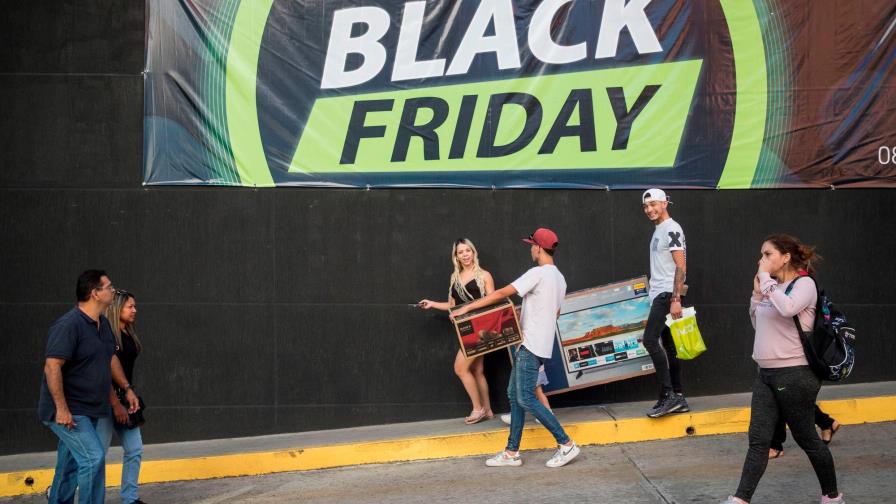La batalla al Black Friday del Reverendo Billy y su iglesia anticonsumo