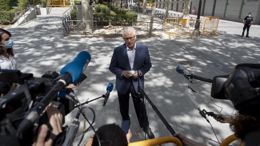 Tribunal español investiga si compañía espió a Assange