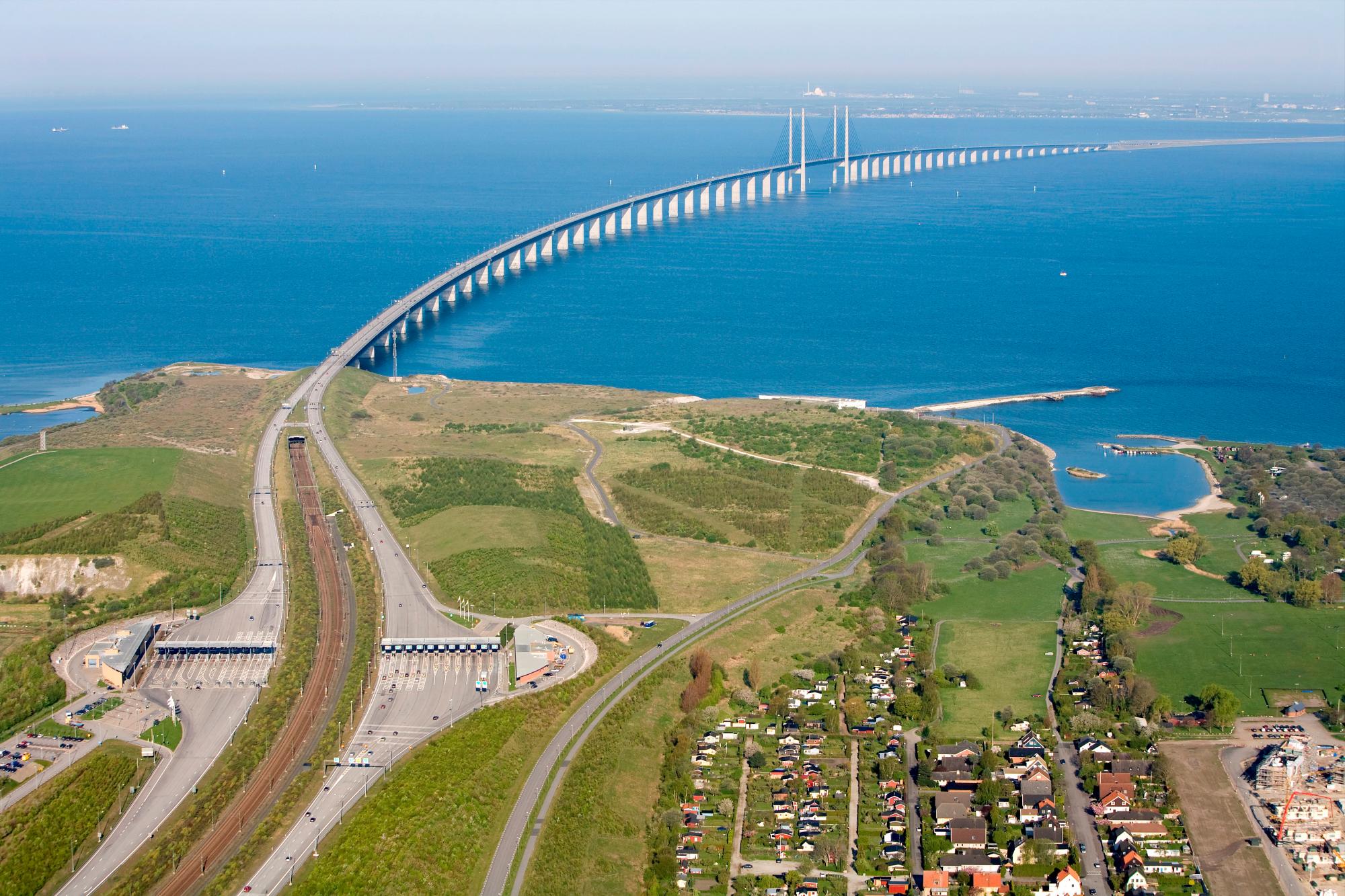 Copenhague y Malmoe, unidas por el puente y el túnel. 