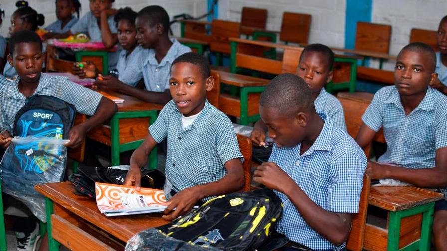 Muy pocos alumnos pueden regresar a las clases tras el terremoto en Haití