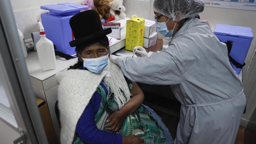 Bolivia gestiona vacunas con India y Cuba ante escasez