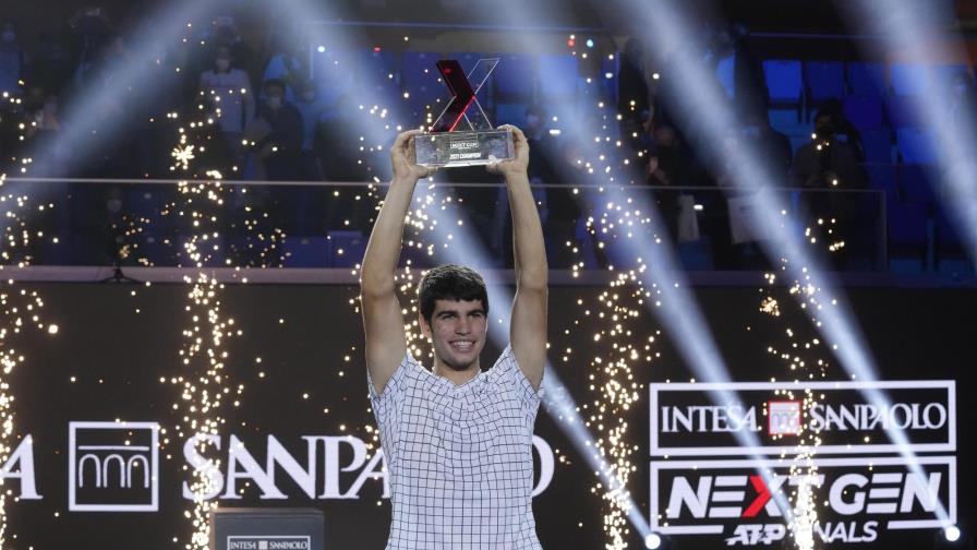 Alcaraz derrota a Korda y levanta el trofeo del Next Gen