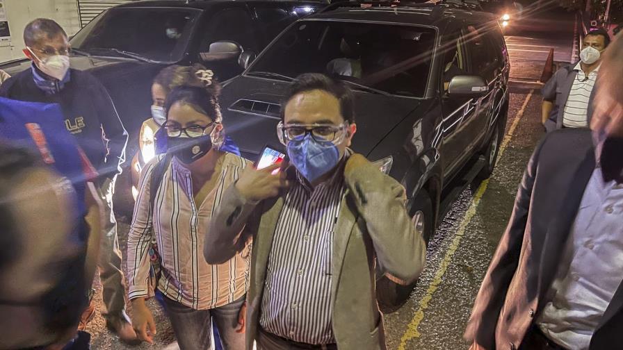 Destituido fiscal anticorrupción de Guatemala abandona el país por su seguridad