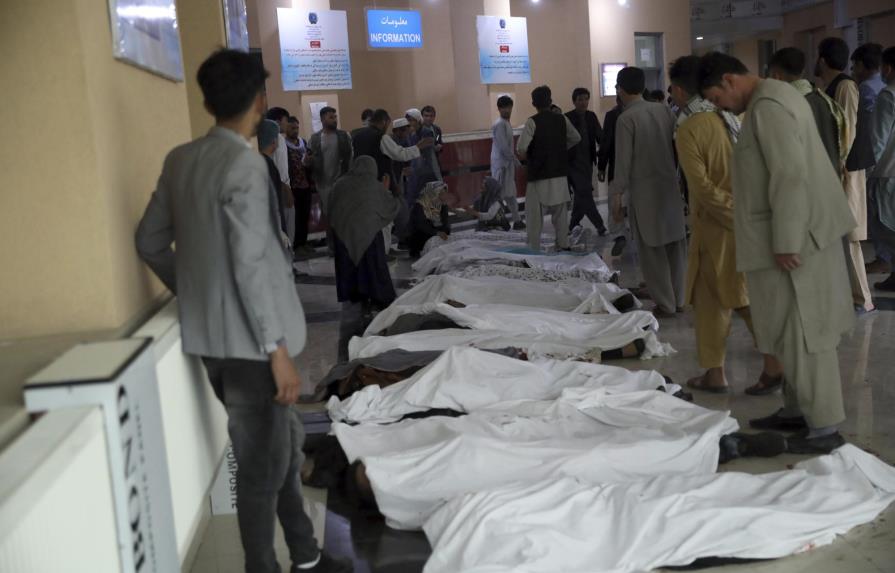 Suben a 50 los muertos en el ataque a una escuela de Kabul
