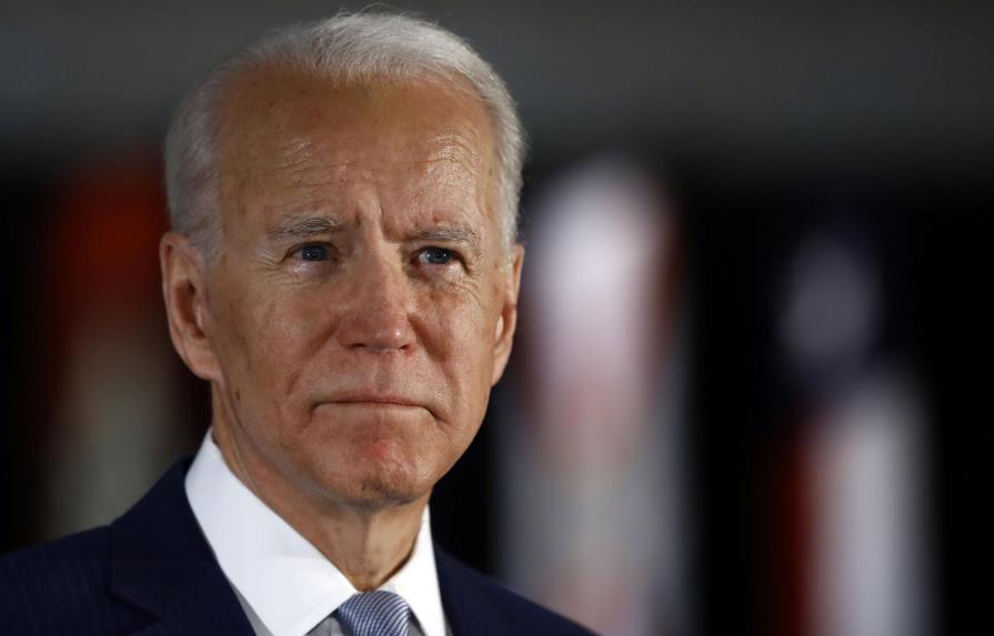 Mujer que acusa a Joe Biden de acoso sexual le pide renunciar a candidatura presidencial