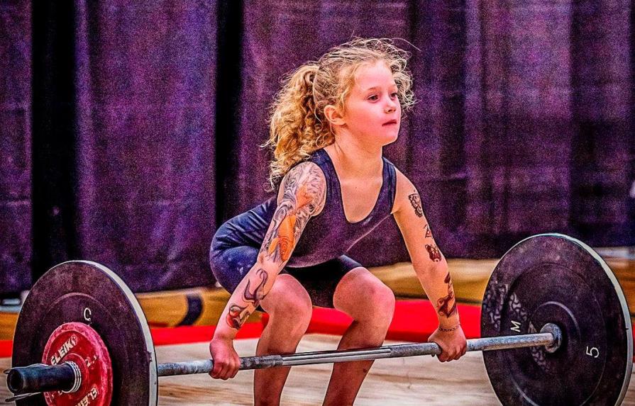 Una gimnasta de 7 años hace historia al poder levantar 80 kg