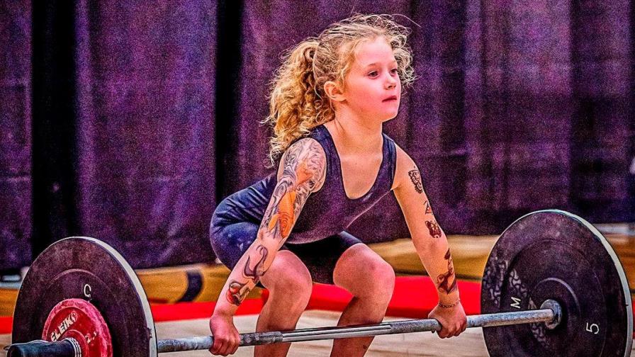 Una gimnasta de 7 años hace historia al poder levantar 80 kg