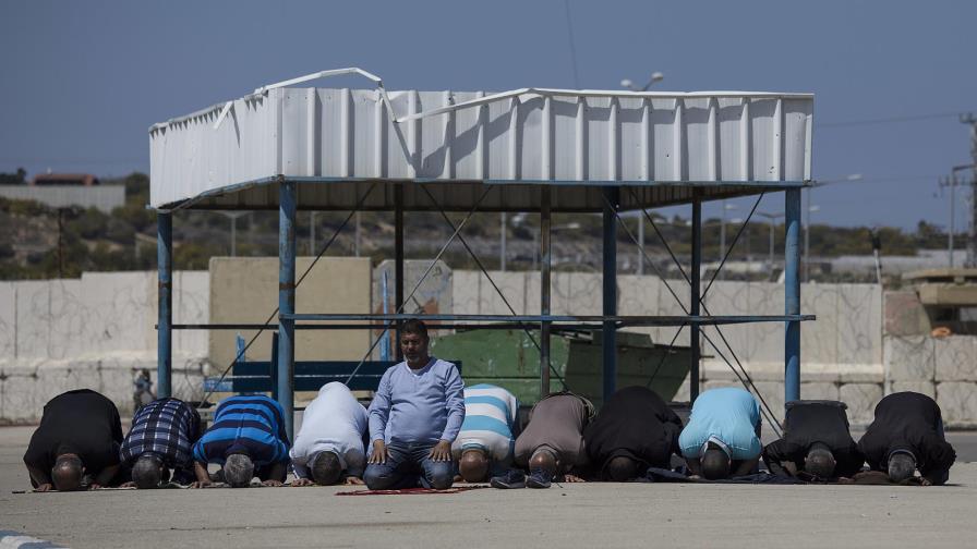 Israel admite trabajadores de Gaza para limar asperezas