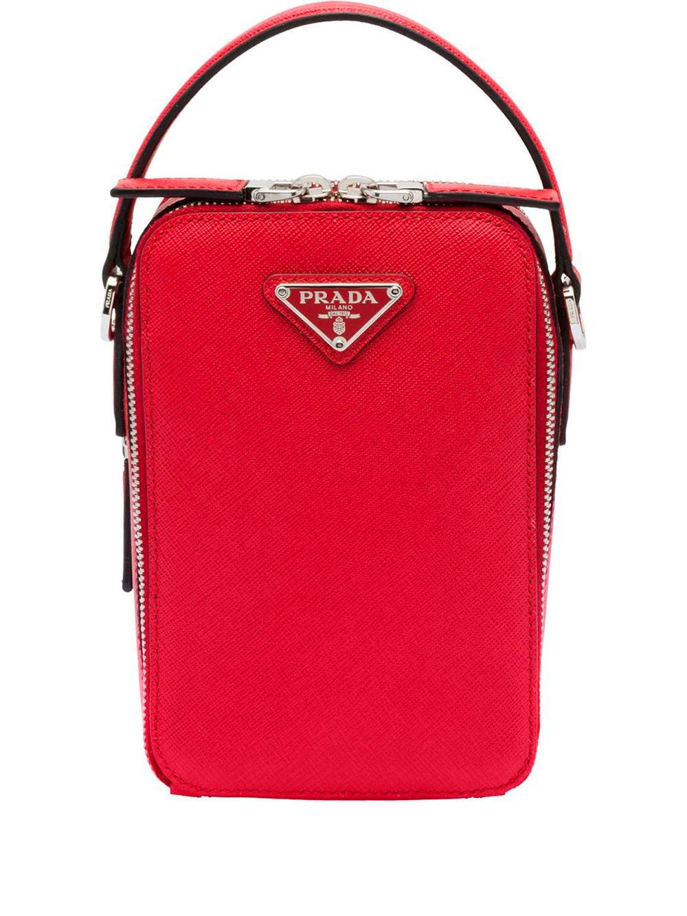 8. Cartera Prada/ farfetch.com