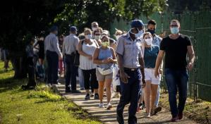 Cuba enfrenta crisis abriendo tiendas que reciben dólares