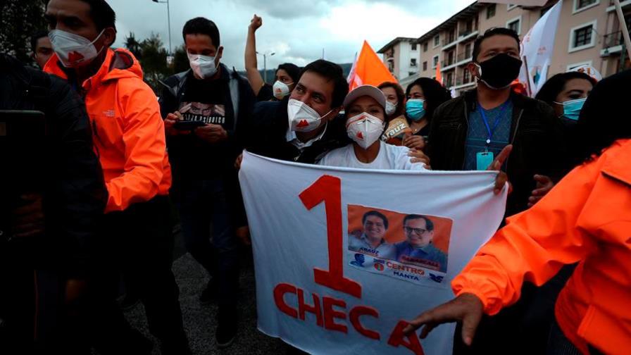 En cierres de campaña, Arauz y Lasso se centran en crisis sanitaria y económica de Ecuador