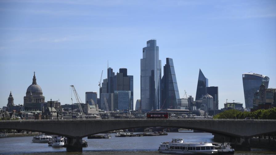 Critican a gobierno británico por gestión de tests de virus