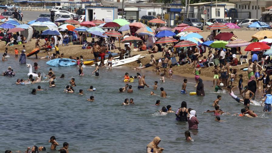 Argelia reabre mezquitas, cafés, playas y parques Argelia reabre mezquitas, cafés, playas y parques