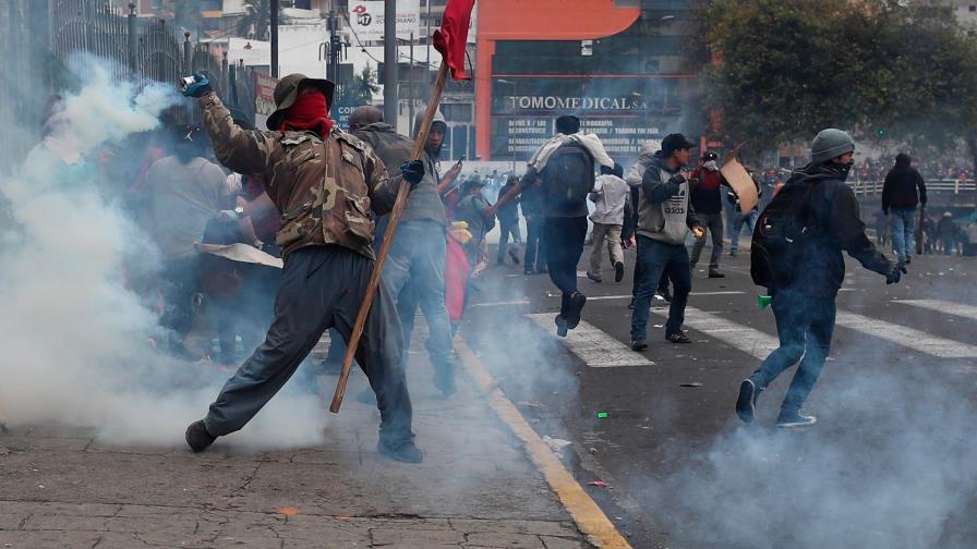 Problemas de transporte y bloqueos en inicio de huelga nacional en Ecuador