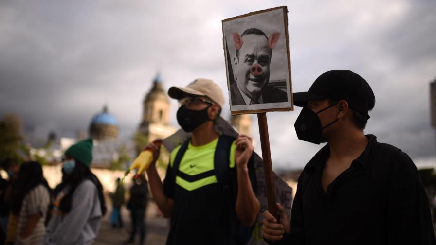 Claves para entender la crisis que golpea al presidente de Guatemala