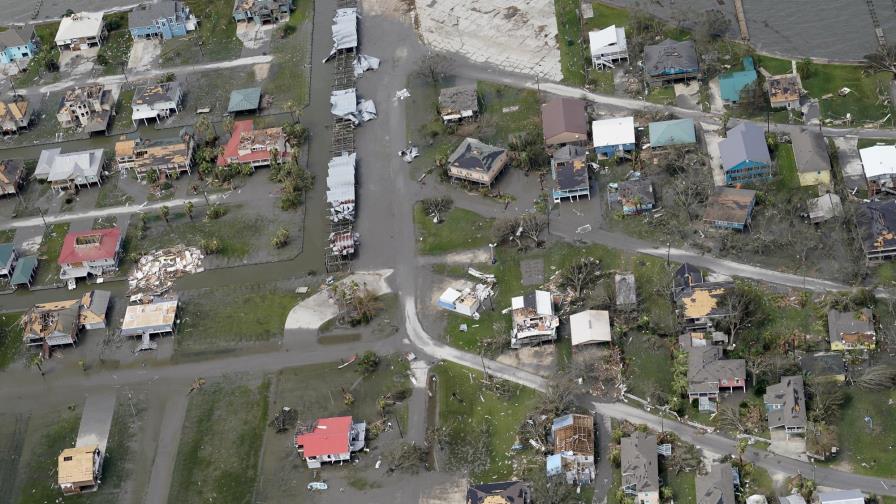 Imágenes aéreas revelan azote del huracán Laura