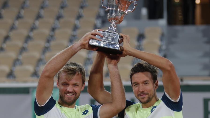 Mies y Krawietz revalidan título de dobles en Roland Garros