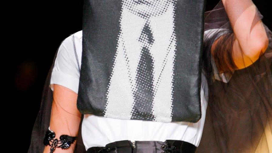 Famosos lamentan la muerte de Lagerfeld