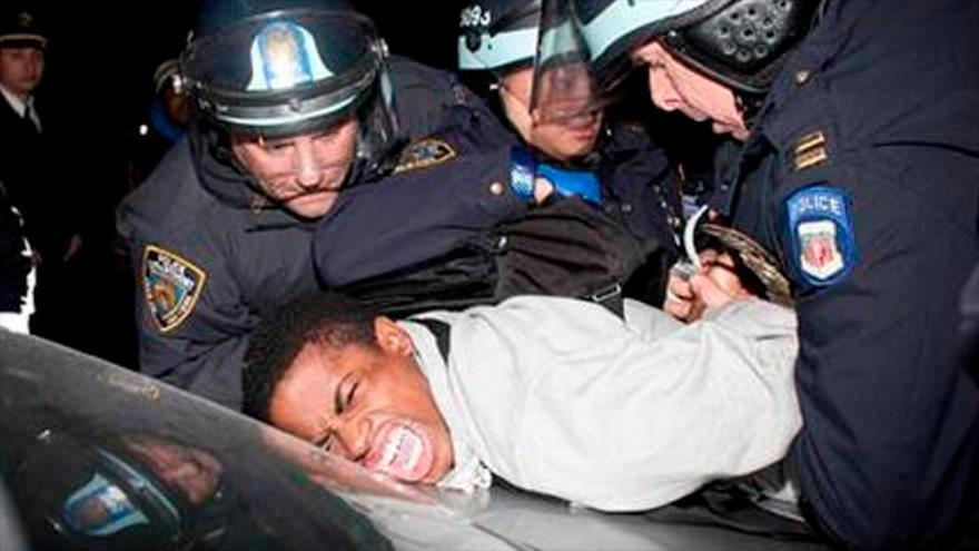 Policías blancos de EEUU condenados por golpear a un colega negro encubierto
