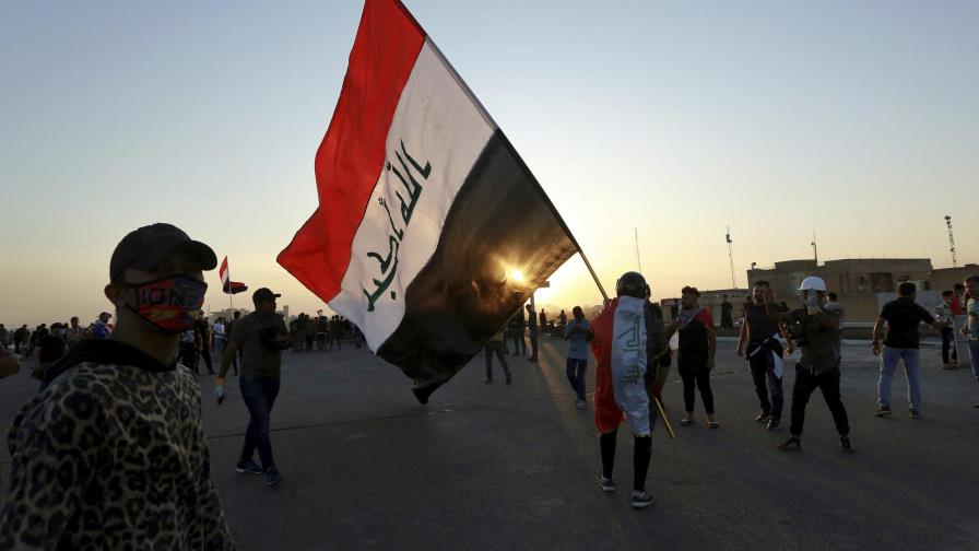 Manifestantes iraquíes cortan carreteras, convocan huelga Manifestantes iraquíes cortan carreteras, convocan huelga