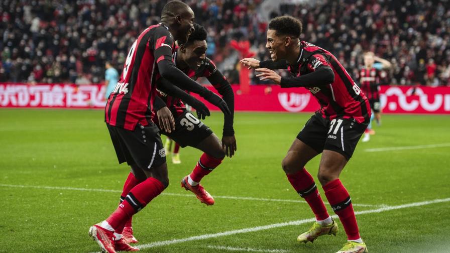 Bayer Leverkusen apalea 7-1 a colista Greuther Fürth.