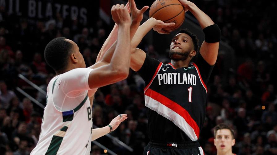 McCollum anota 40 puntos; Blazers doblegan a Bucks
