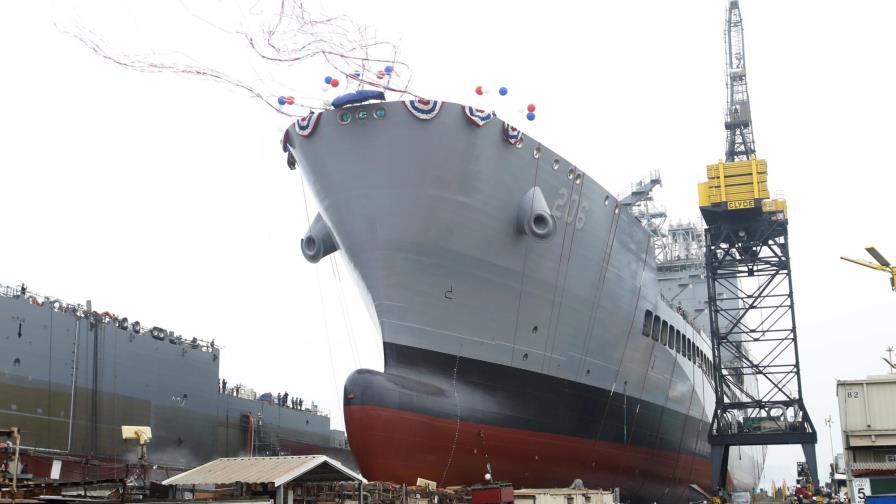 Zarpa barco de Marina de EEUU nombrado Harvey Milk