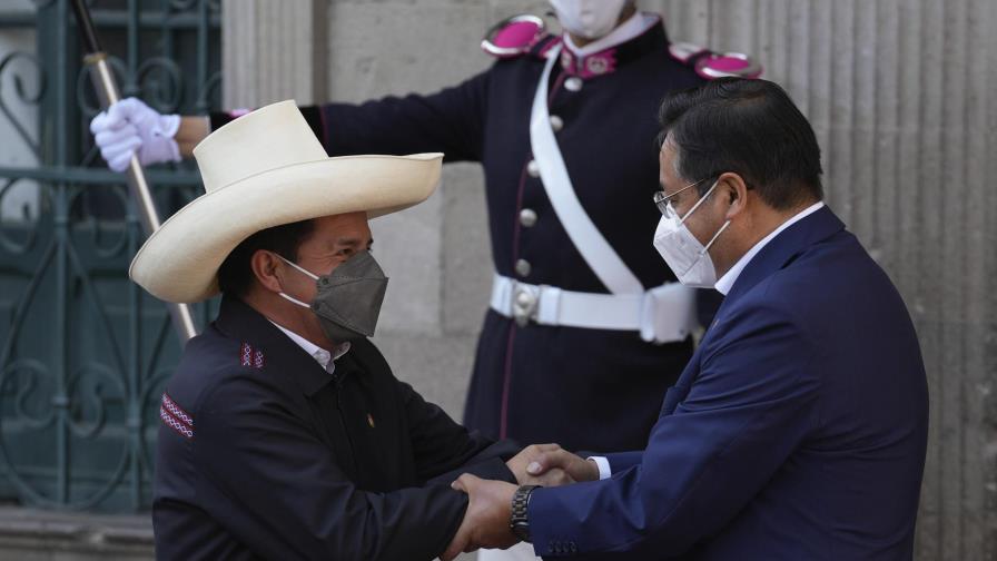 Bolivia y Perú estrechan lazos para favorecer a ciudadanos Bolivia y Perú estrechan lazos para favorecer a ciudadanos