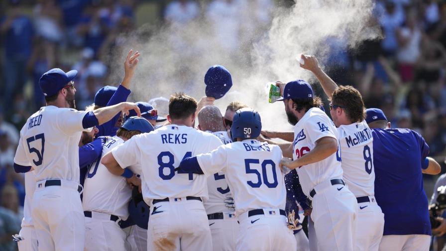 A los tumbos, los Dodgers siguen remando por repetir título