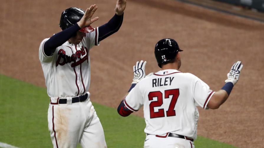 Vuelacercas de Riley ayuda a Fried, Bravos ante Azulejos