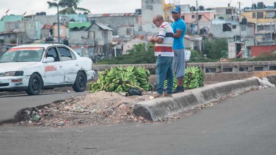 Vendedores comienzan a arrabalizar el Mercado Nuevo a días de su remozamiento
Demandan mayor vigilancia para que no retorne el caos al lugar Vendedores comienzan a arrabalizar el Mercado Nuevo a días de su remozamiento
Demandan mayor vigilancia para que no retorne el caos al lugar