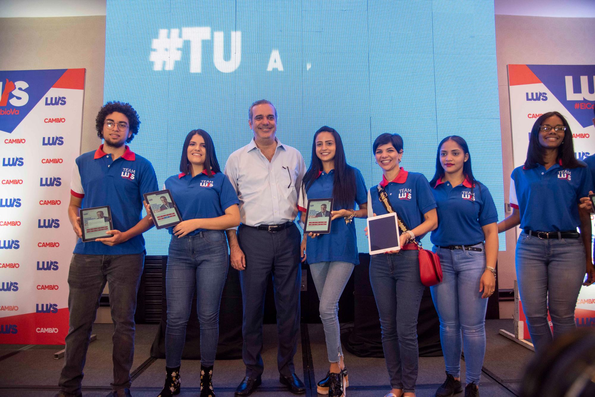 Equipo tecnológico acompaña a Abinader en instructivo digital de “Aporta por el Cambio”.