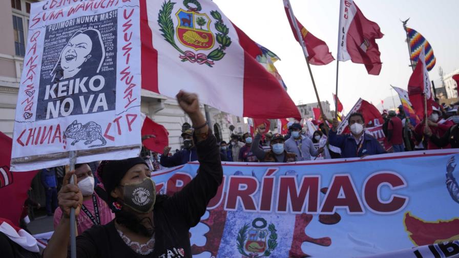Perú aún no proclama presidente a un mes de elecciones