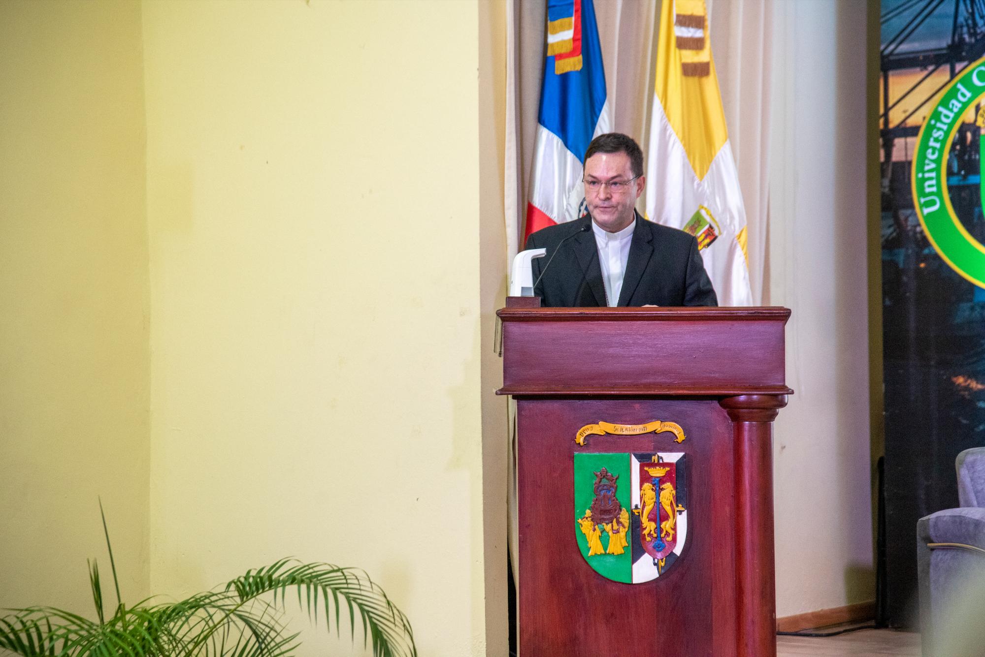 El obispo misionero Raúl Berzosa, enviado del papa Francisco.