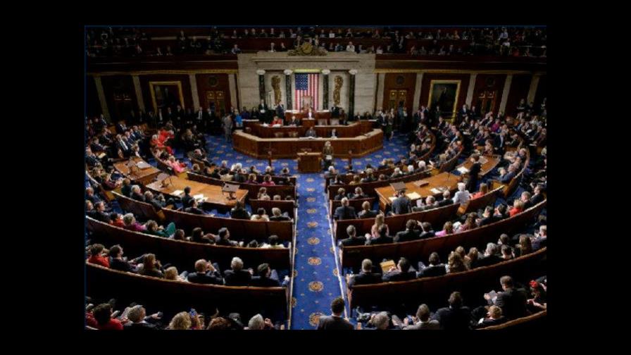 El Senado de EEUU aprueba 250,000 millones de dólares para competir con China