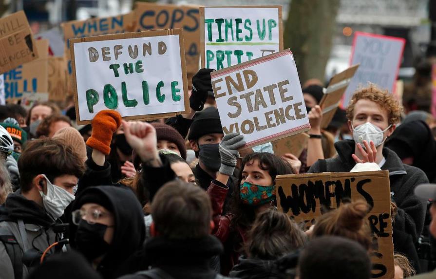 Críticas a la policía en la protesta en Londres contra la violencia machista