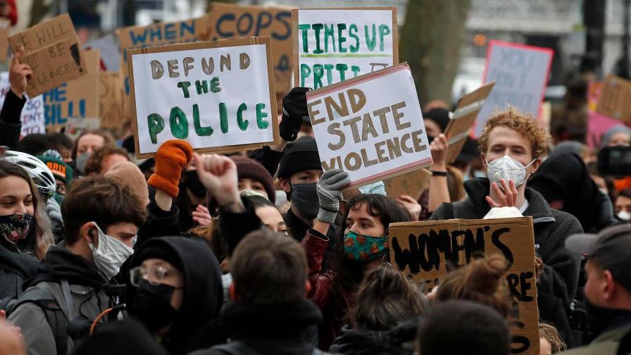 Críticas a la policía en la protesta en Londres contra la violencia machista