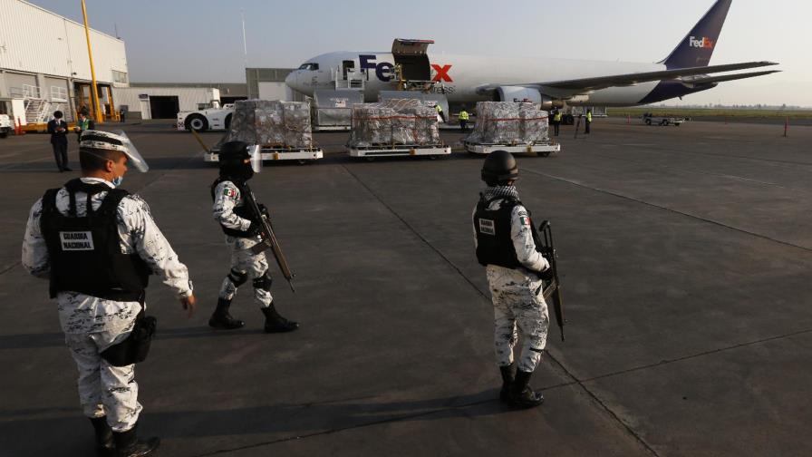 México recibe 211 respiradores y equipo médico de EEUU