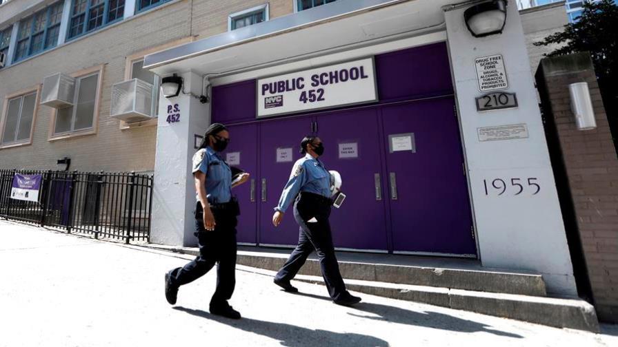 Escuelas de Nueva York retiran su confianza al alcalde por manejo de pandemia