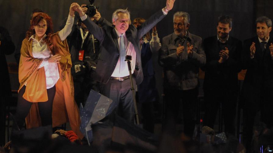 Macri busca del voto de argentinos ante Fernández en debate