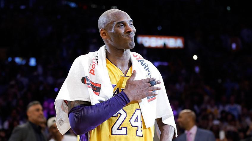 Toalla usada por Kobe Bryant en su despedida de la NBA, subastada por 33,000 dólares