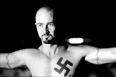 Edward Norton ha sido nominado en dos ocasiones, la primera en 1997 a mejor actor de reparto por Las dos caras de la verdad (lo ganó Cuba Gooding Jr. por Jerry Maguire) y en 1999 estuvo entre los candidatos a mejor actor por American History X (se lo llevó Roberto Benigni por La vida es bella).