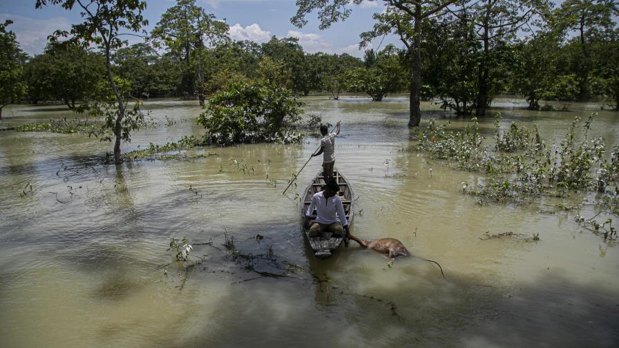 Mueren 221 por inundaciones y deslaves en el sur de Asia