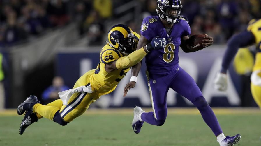 Jackson lanza 5 pases de TD y Ravens aplasta 45-6 a Rams