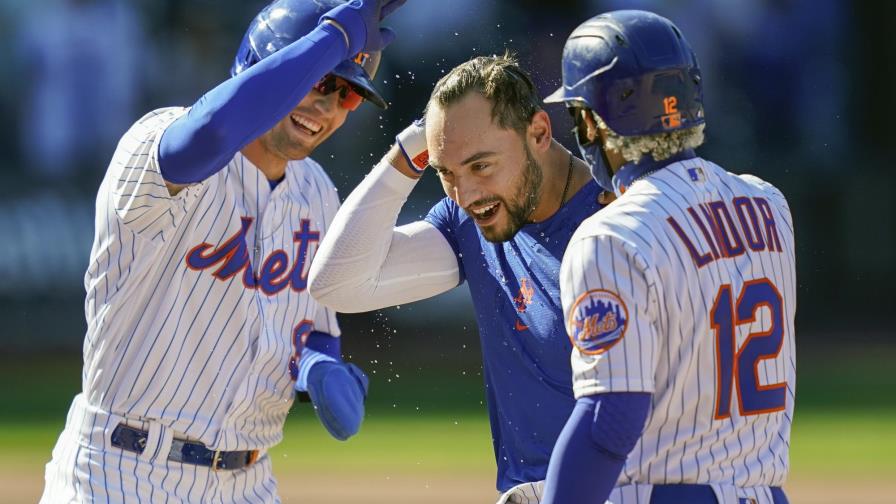 Mets vencen a Marlins gracias a polémico pelotazo